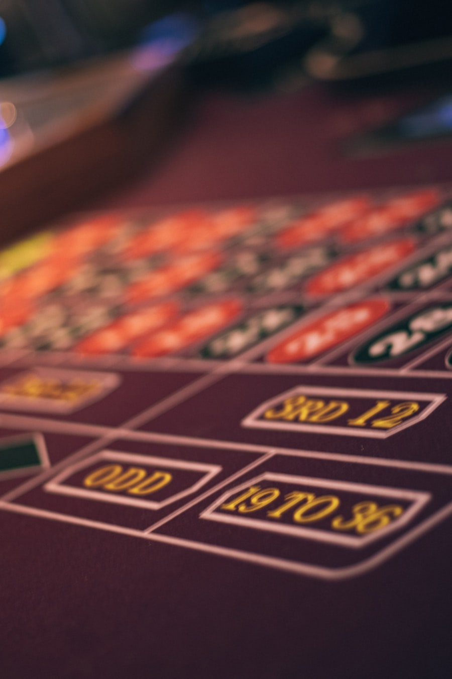 Meja roulette casino dengan dealer
