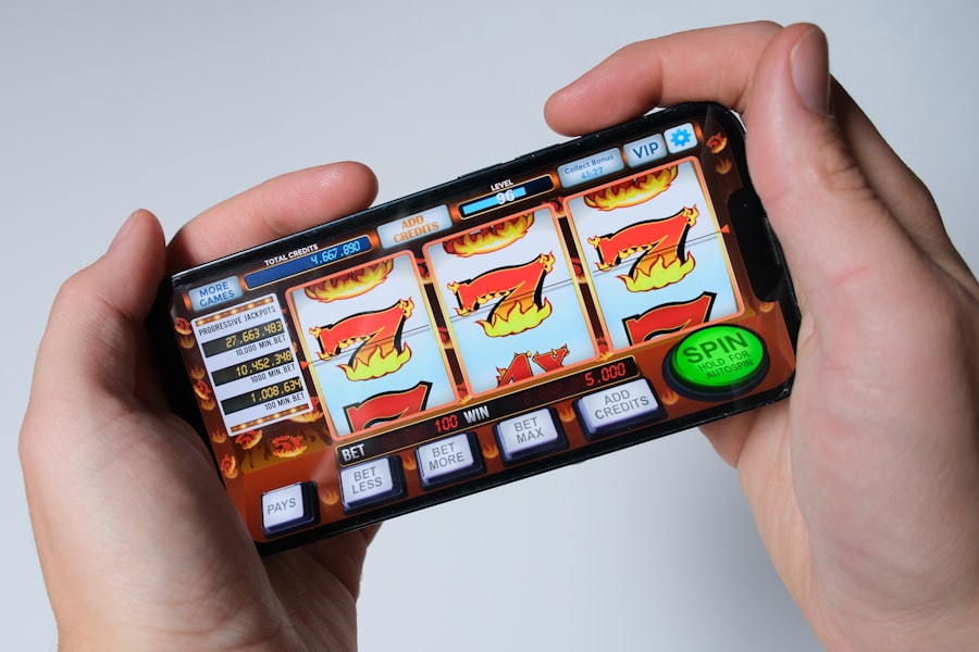 Seseorang memainkan game slot di ponsel