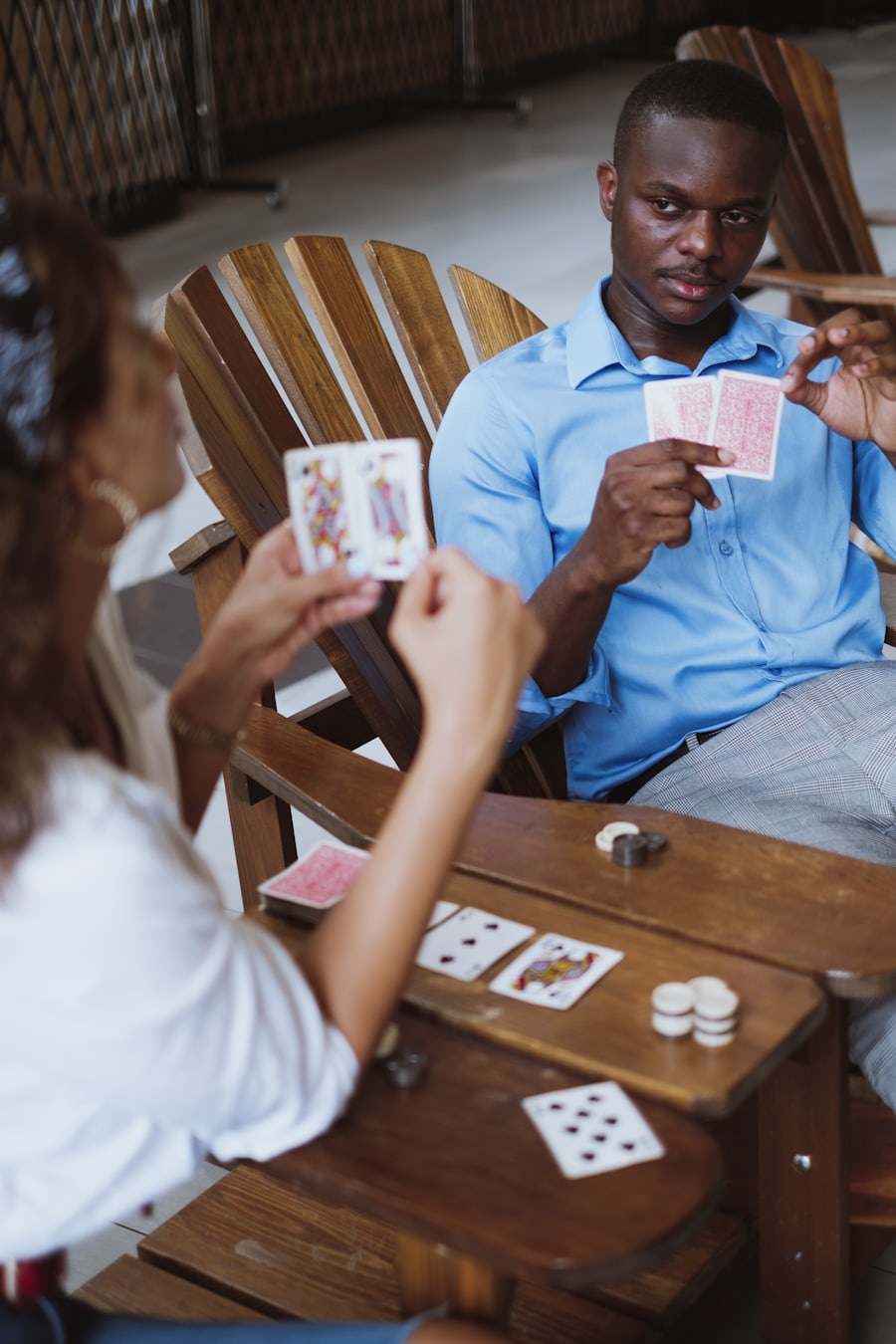 Kartu remi di tangan pemain poker